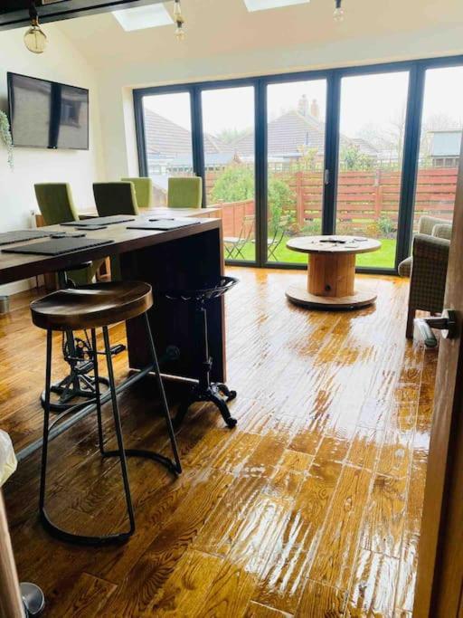 Lovely Semi-Beach 2X Pubs -5 Min Walk-Pets Welcome-Parking-Garden Scalby  Ngoại thất bức ảnh